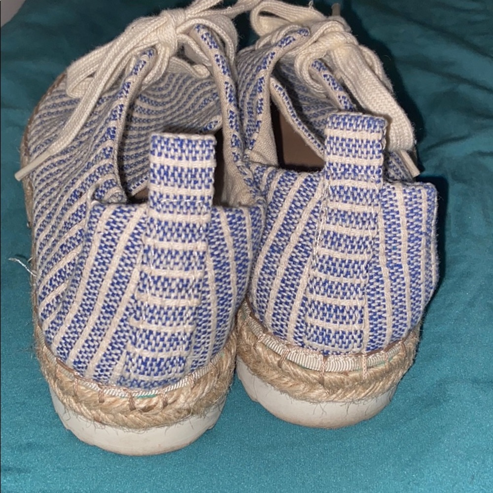 Striped blue and white platform sneakers size 6 - Picture 2 of 5